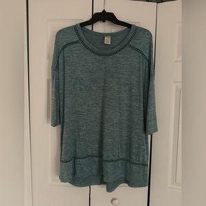 Lightweight 3/4 sleeve sweatshirt